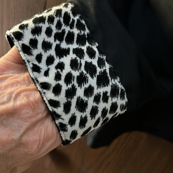 Quo Silk 100% silk black blouse with velvet cuff, button and collar. Size S - Picture 5 of 8